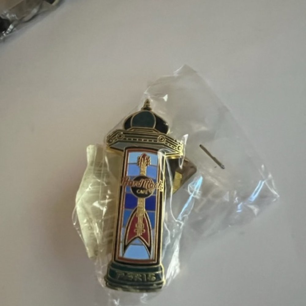 Hard Rock Cafe, Paris Collectable Pin